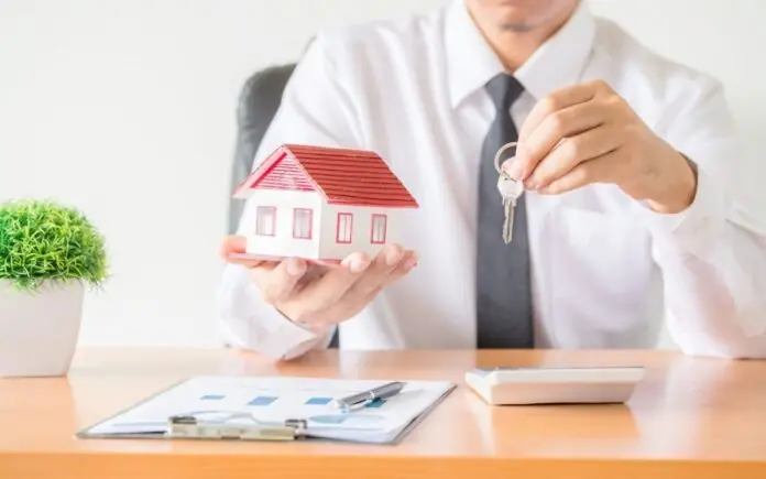 Home loan: Which home loan is cheaper between SBI and HDFC Bank? What is the minimum salary required for a loan of ₹70 lakh?