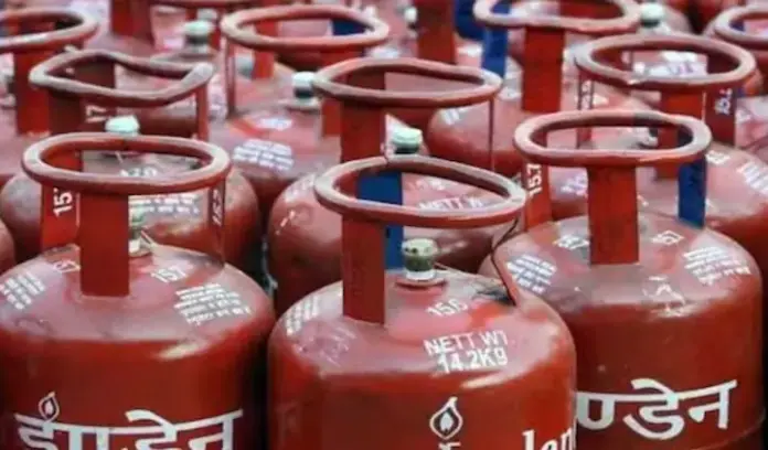 India LPG Crisis:40-Day Delays & ₹4,000 Black Market Prices