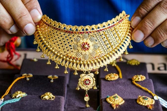 India’s organised gold jewellery retail sector to achieve 20-25 pc revenue growth this fiscal: Report