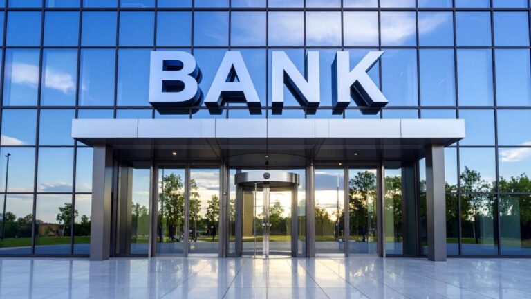 Scheduled commercial banks clock robust credit growth at 15.9 pc in FY2